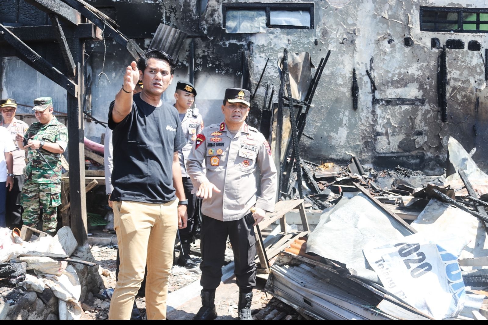 Kunjungi TKP Kebakaran Pasar Slogohimo, Kapolda Bentuk Tim Ungkap Penyebab Kebakaran