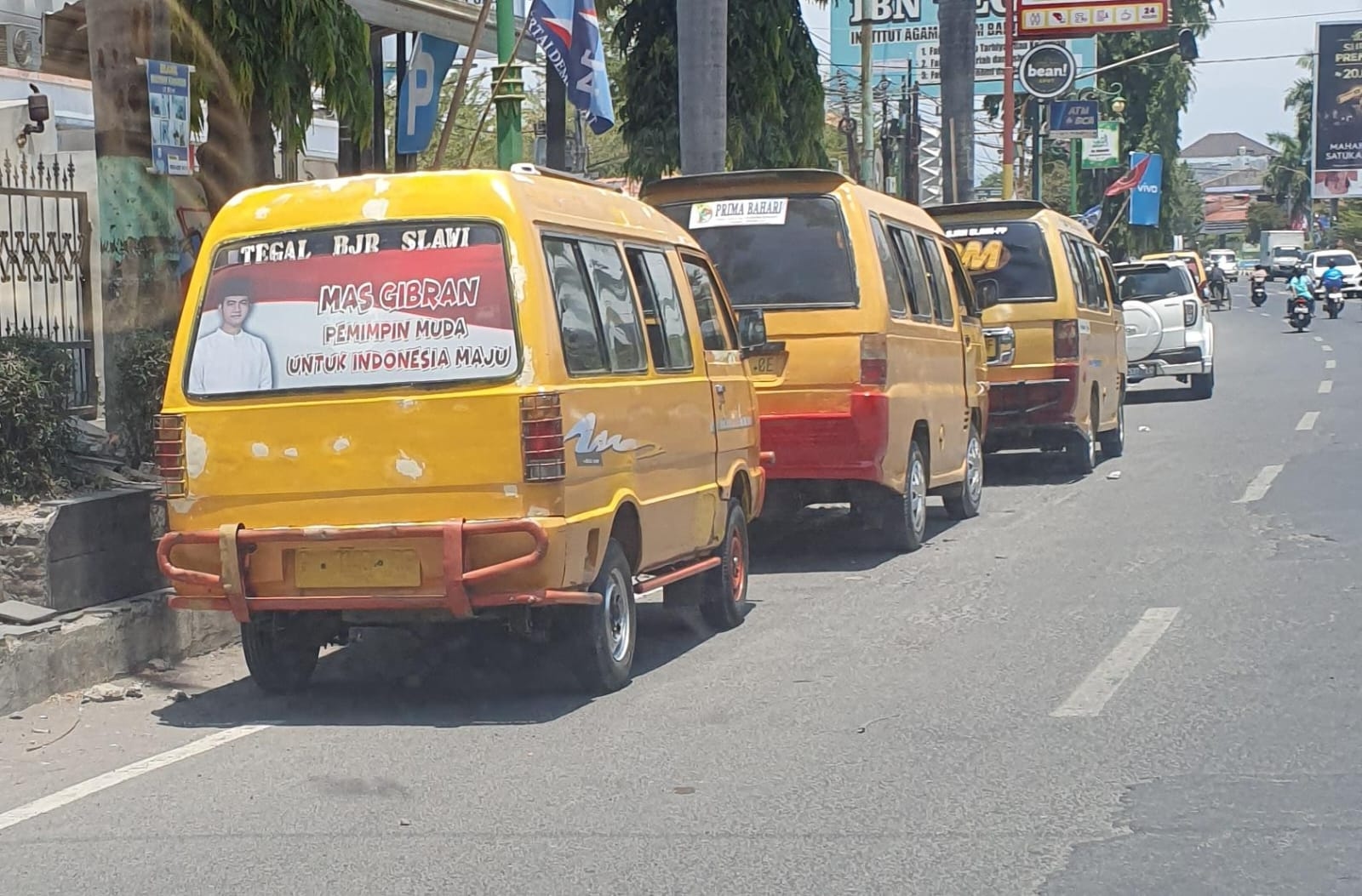 Wajah Gibran Terpampang di Angkot Wilayah Tegal