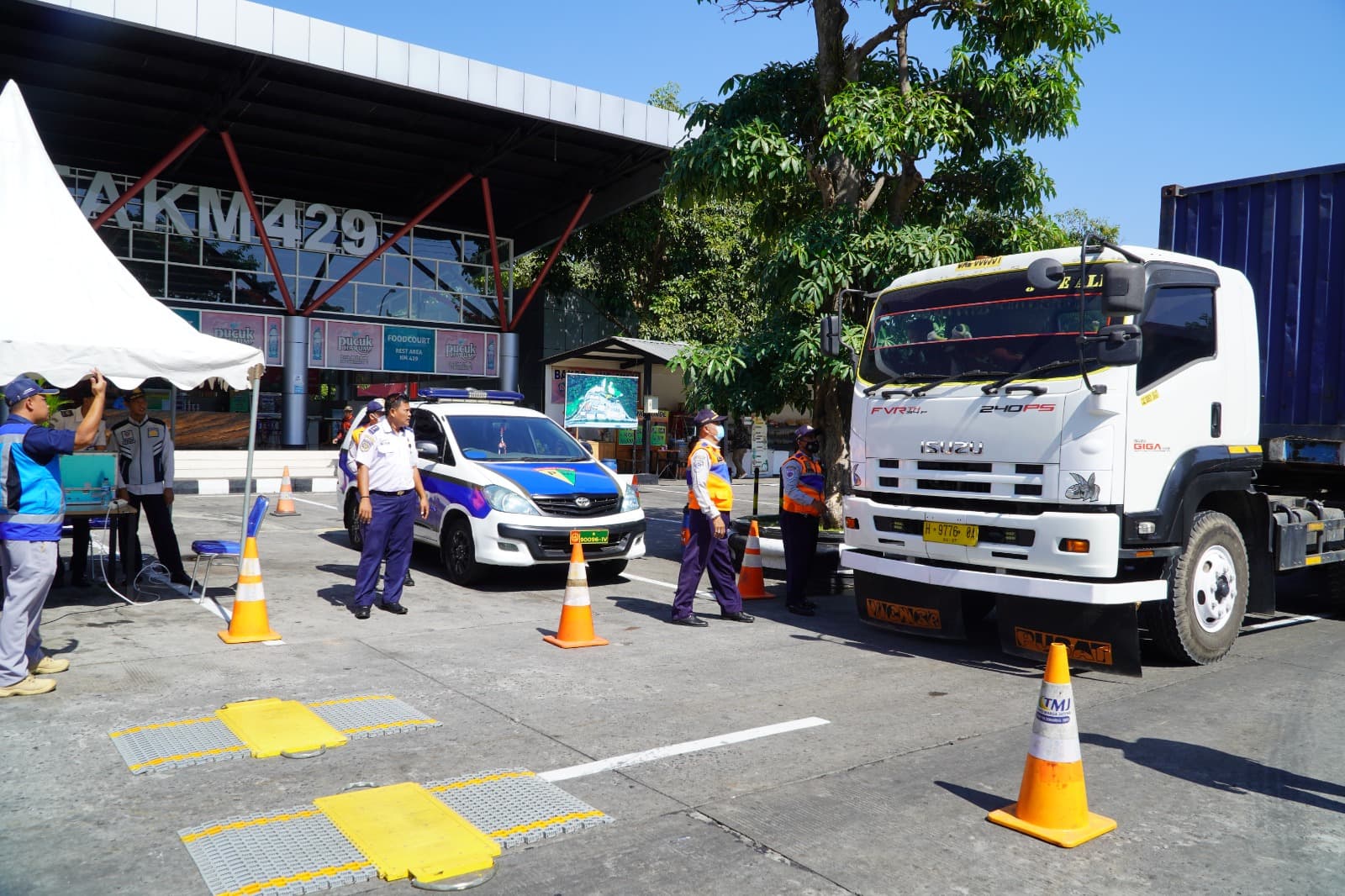 Gelar Operasi ODOL, PT TMJ Bersama Dishub Jateng Jaring 141 Kendaraan di Jalan Tol Semarang - Solo