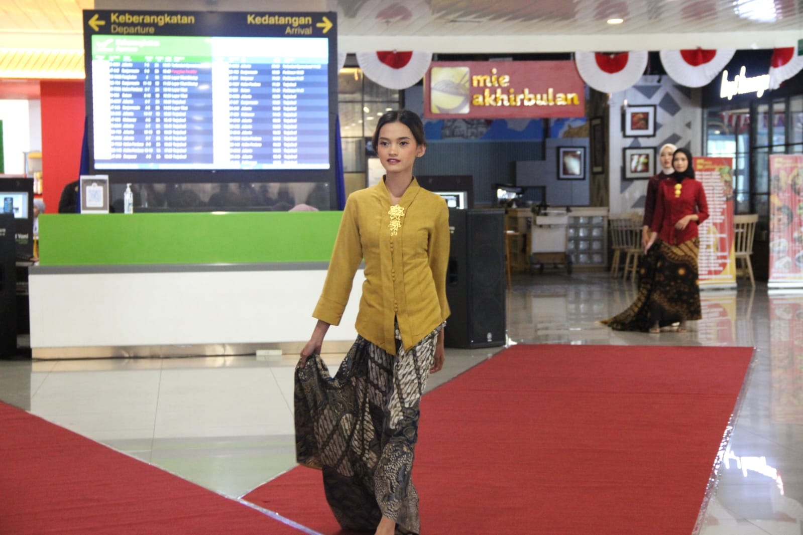 Gandeng Pengusaha Batik Lokal, Bandara Ahmad Yani Semarang Semarakan Perayaan Hari Batik
