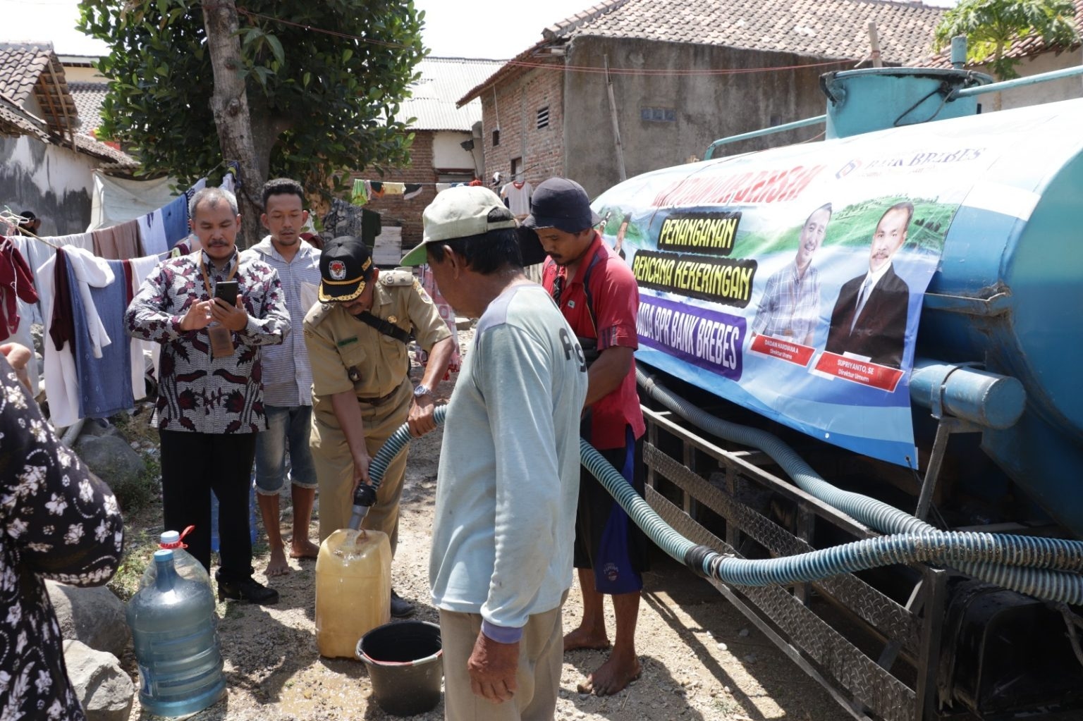 Atasi Krisis Kekeringan, BUMD Brebes Gelontorkan Air Bersih untuk Warga