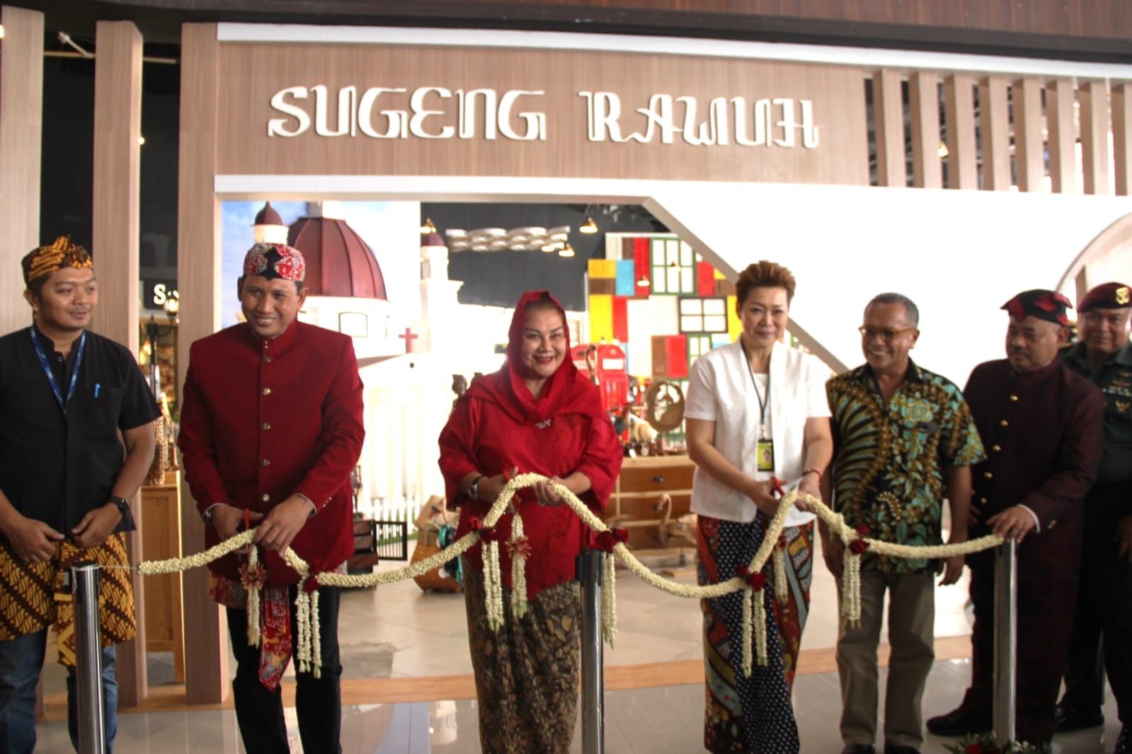 Dorong Daya Saing Dan Kemitraan, Walikota Semarang Resmikan Gerai UMKM Di Bandara