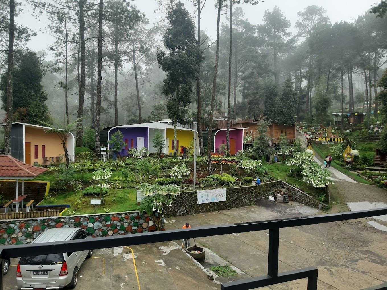 5 Rekomendasi Wisata yang Berlokasi di Tawangmangu, Ada yang Harus Menaiki Ribuan Anak Tangga Lho!