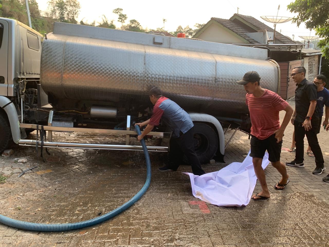 Baznas dan Koni Kota Semarang Beri Bantuan Air Bersih di RW 6 Beringin, Warga Bahagia