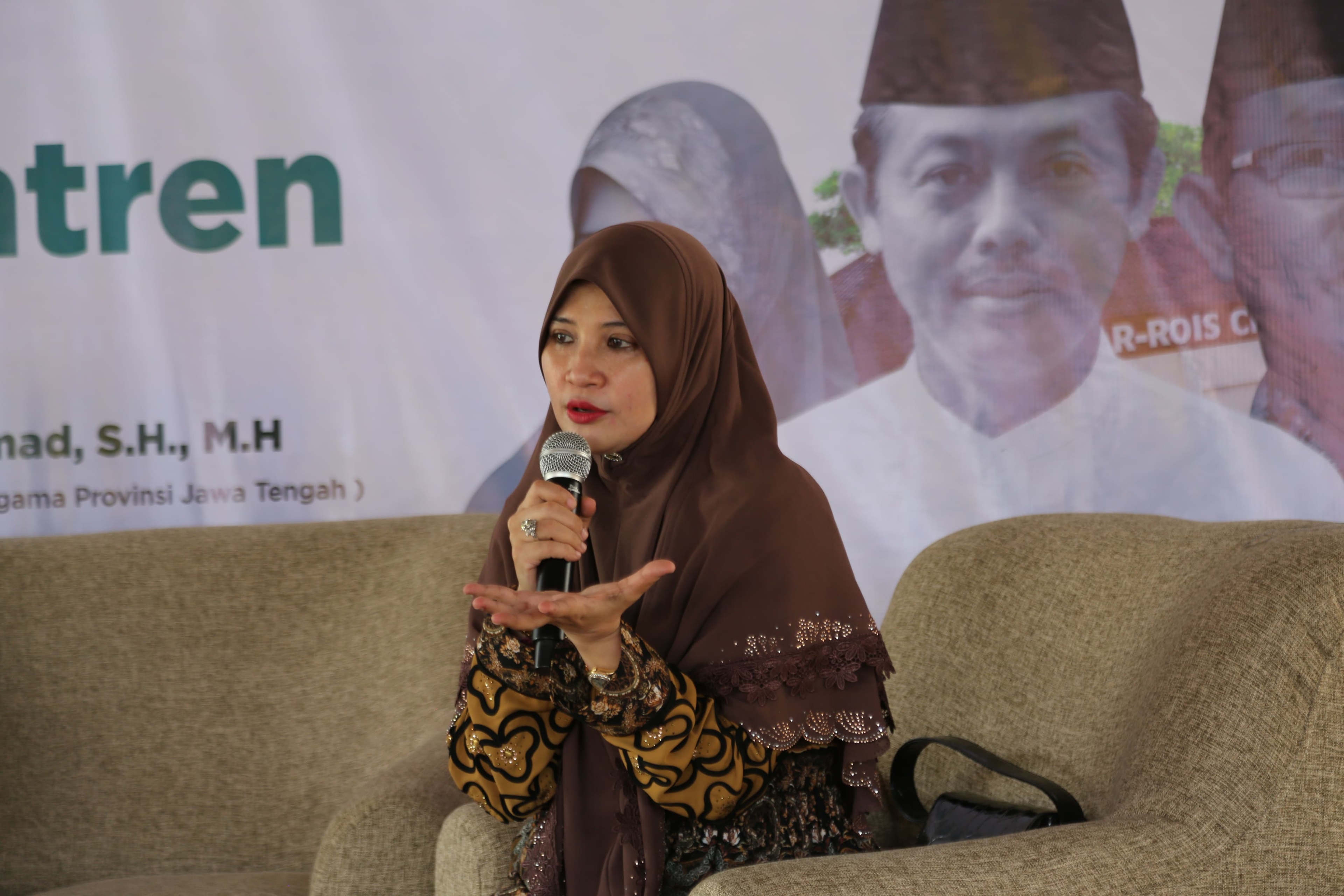 Sarasehan Kemandirian Ekonomi Pesantren, Ponpes Ar-Rois Cendekia Undang Umi Wahedaa