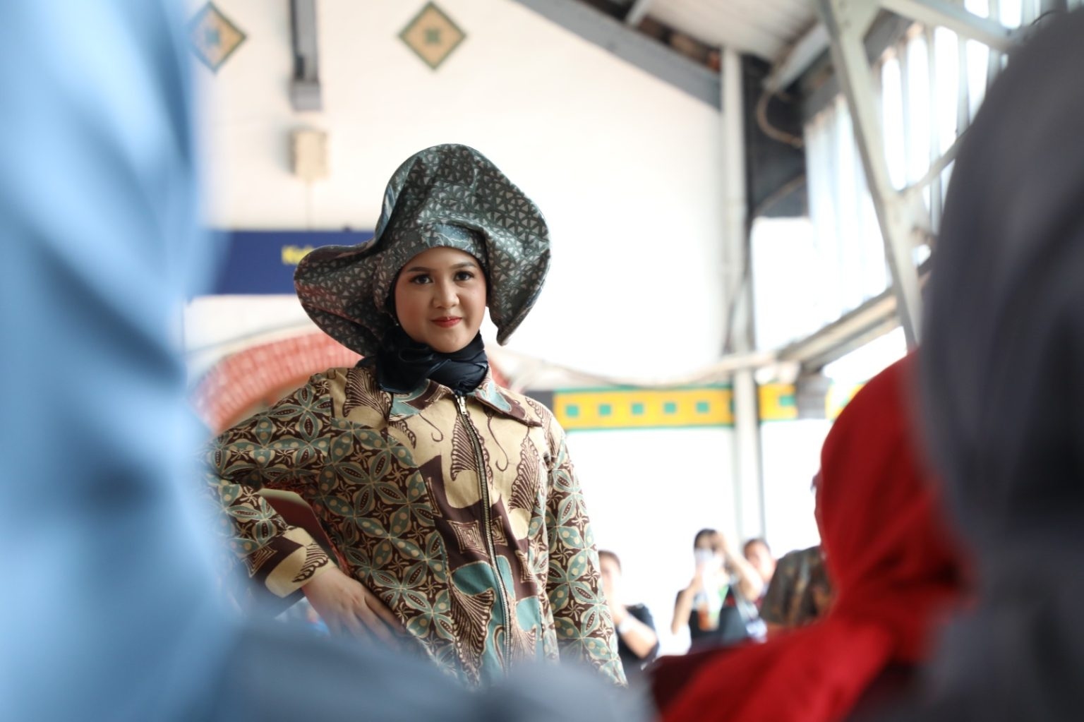 Gelaran Modest Fashion di Stasiun Tawang : Sebuah Inovasi UKM Jateng
