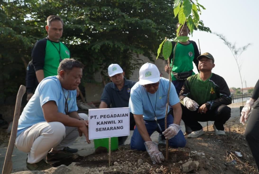 Peringati Hari Habitat Dunia, Pegadaian Kanwil XI Semarang Tanam 7.000 Bibit Pohon Perdu dan Mangrove