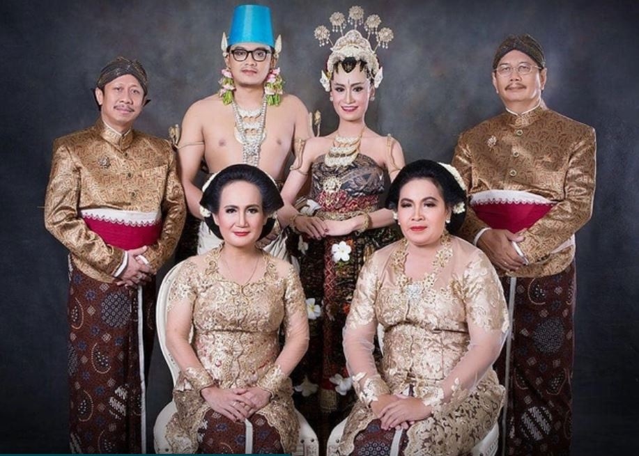 Mengenal 7 Pakaian Adat Yogyakarta yang Memiliki Ciri Khas Pembeda Dari Pakaian Tradisional Lainnya