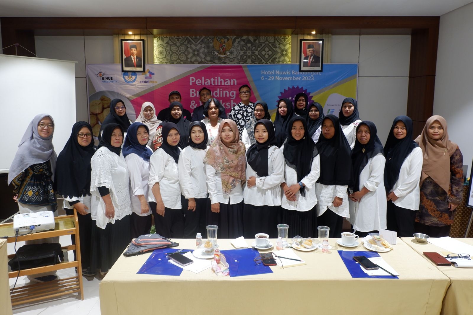 Berdayakan UMKM, Prodi Teknik Industri dan DKV BINUS @ Semarang Gelar Pelatihan Branding dan Content Creator