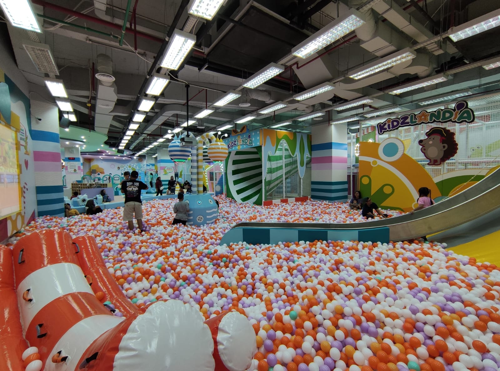 Outlet Terbaru Funworld dan Kidzlandia di Queen City Semarang, Semarak Dengan Promo Menarik