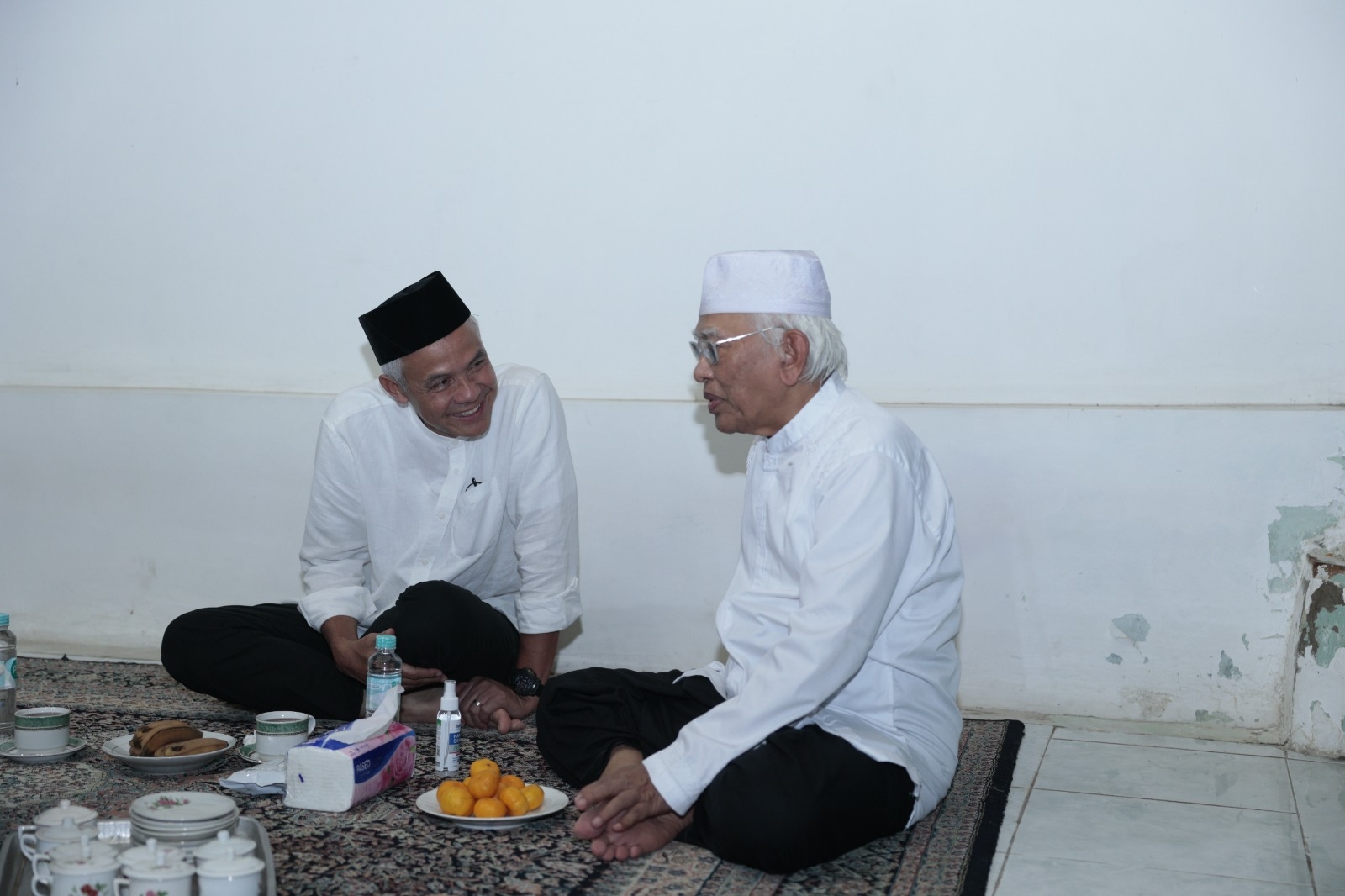 Ganjar Pranowo Berdialog Kekinian dengan Gus Mus di Rembang