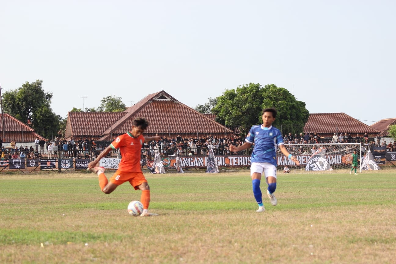 Kerusuhan Suporter Warnai Kemenangan Dramatis PSIR Rembang atas Persiku Kudus