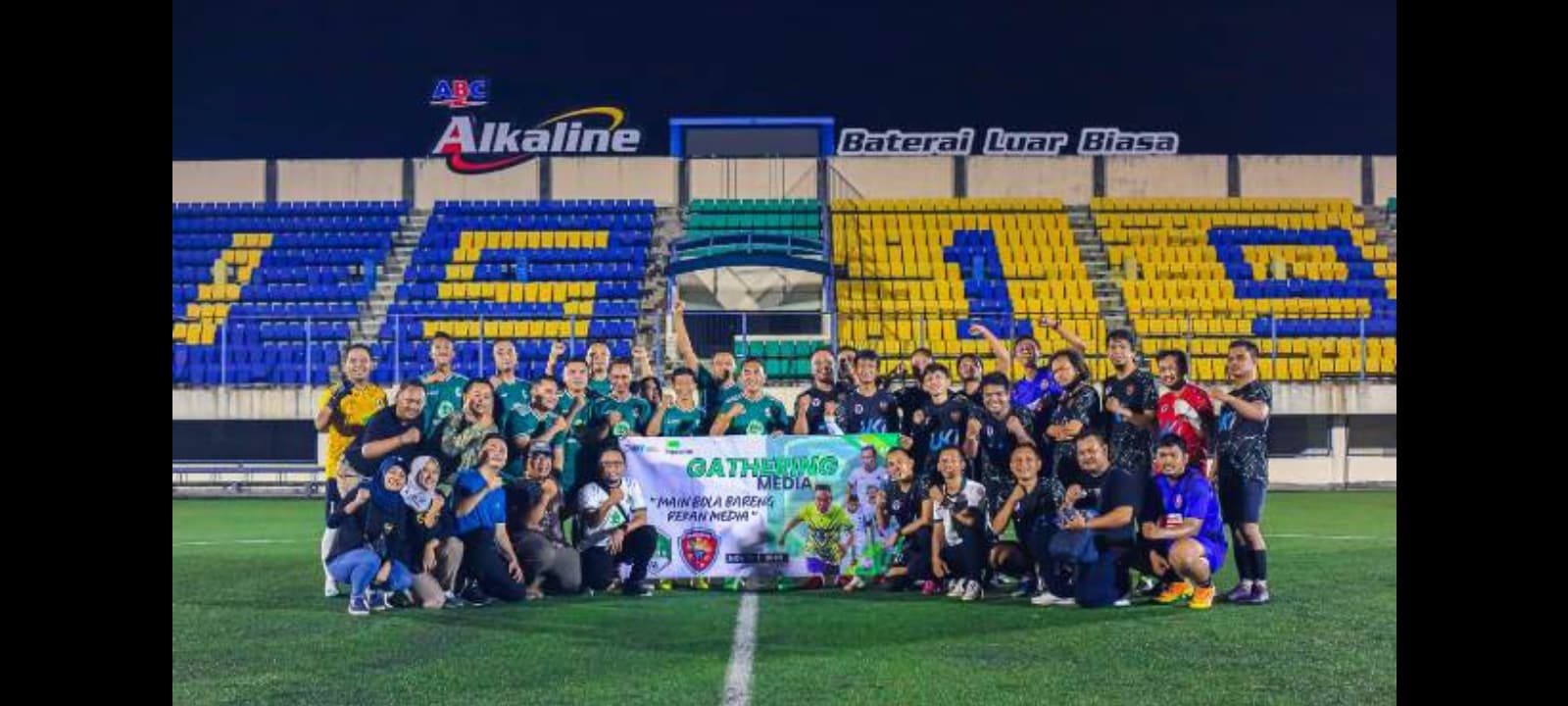 Jaga Sinergitas, Pegadaian Semarang Ajak Jurnalis FC Main Bola di Stadion Citarum