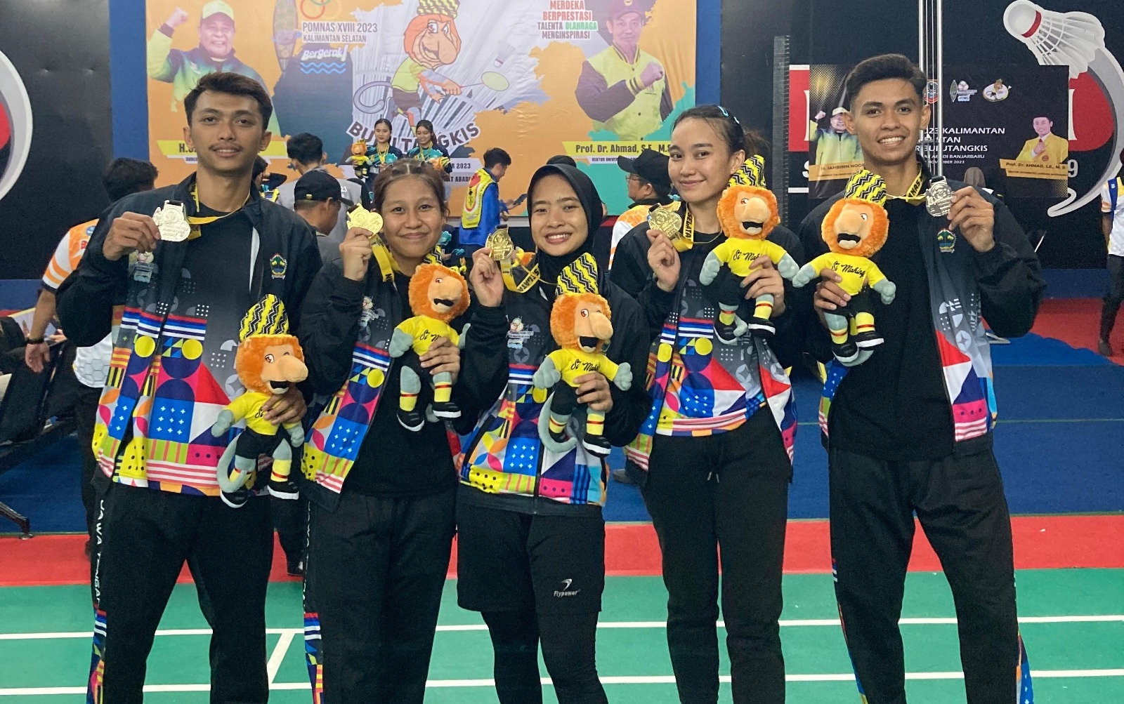 Pemain USM Persembahkan Medali Emas Beregu Putri Bulu Tangkis di Pomnas Kalsel