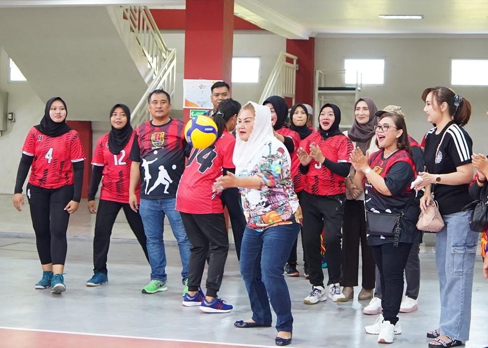 Mbak Ita Hadiri Kejuaraan Bola Voli Kader PKK se-Kota Semarang, Berlangsung Sangat Meriah