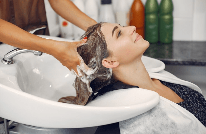 5 Tips Mengatasi Masalah Rambut Rontok Secara Mudah dan Alami, Bisa Dilakukan di Rumah