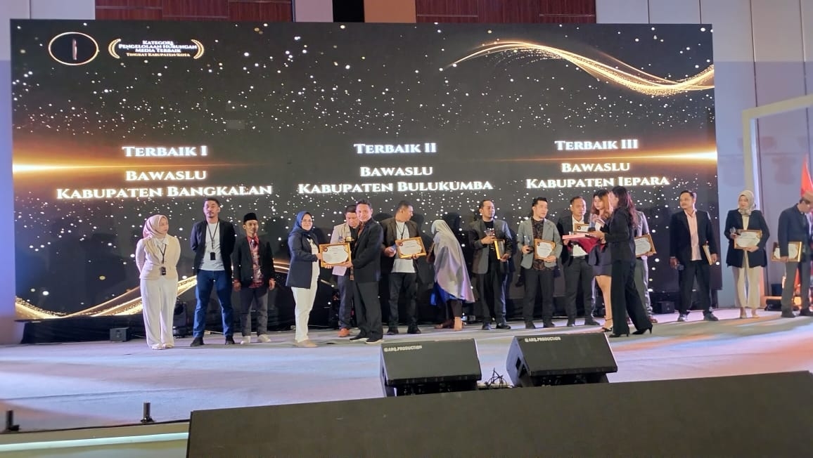 Bawaslu Jepara Raih Terbaik 3 Pada Penganugerahan Kehumasan Bawaslu RI