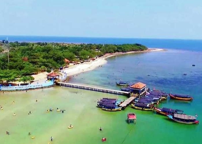 Mengunjungi Wisata Alam Pantai Bandengan, Perpaduan Keindahan Alam Jepara dan Sejarah yang Memukau