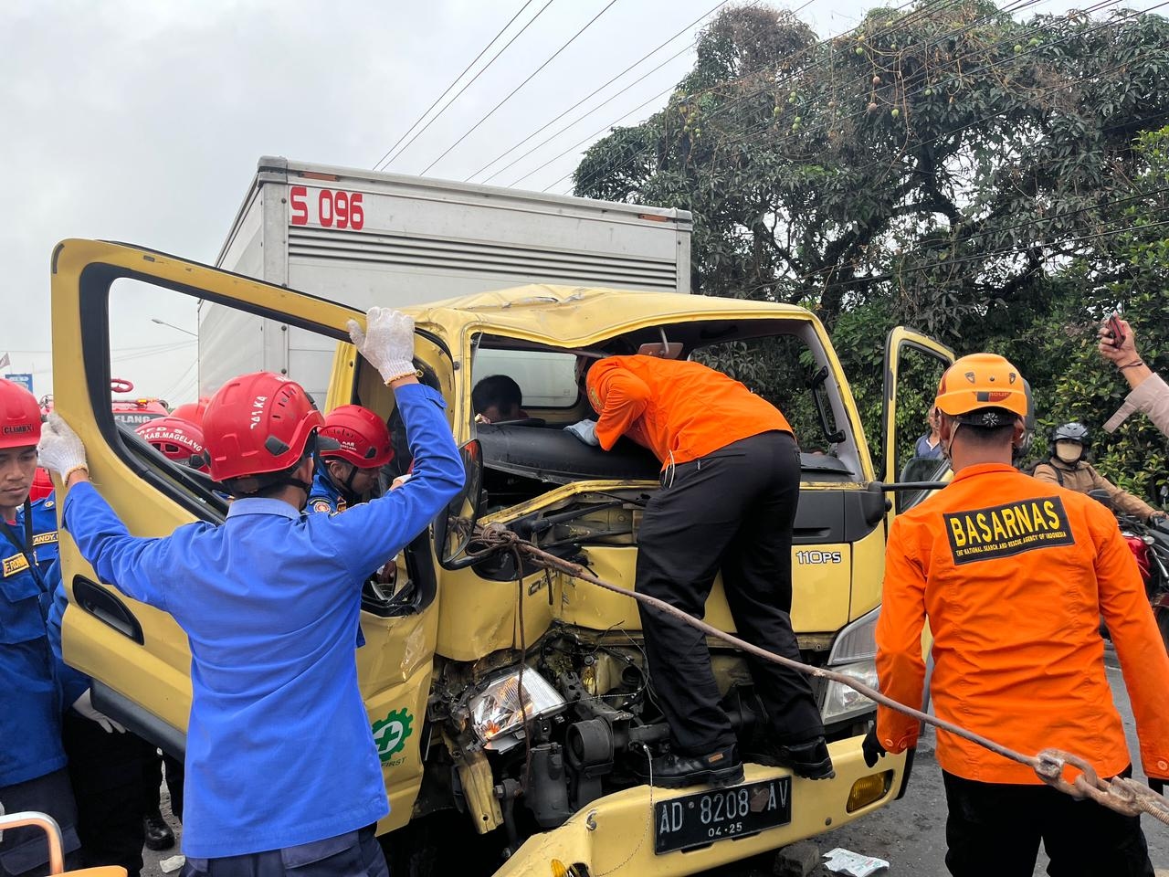 Evakuasi Berhasil: Endro Prasetyo Selamat dari Kecelakaan di Jalan Yogyakarta-Magelang