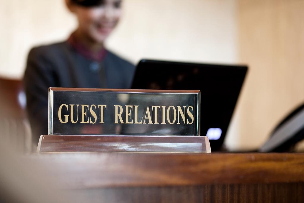 Mengenal Pekerjaan Guest Relation Officer (GRO) Dari Tanggung Jawab Hingga Skill yang Wajib Dikuasai