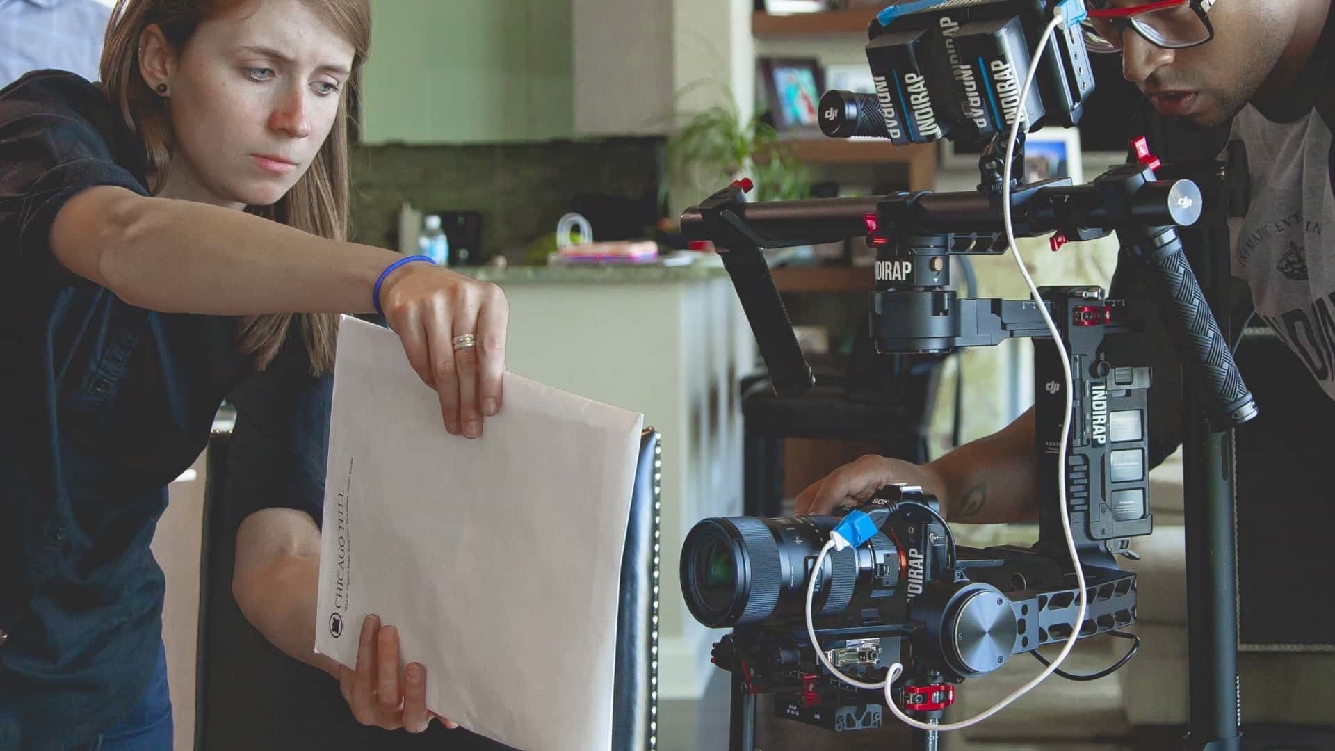 Mengetahui Peran Vital Production Assistant dalam Industri Hiburan: Pandangan Mendalam tentang Profesi yang Menarik