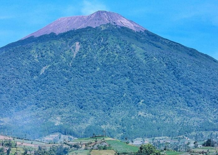 Menyingkap Keajaiban Gunung Slamet: Destinasi Pendakian Penuh Misteri Serta 8 Fakta Menarik dari Puncak Tertinggi di Jawa Tengah Ini