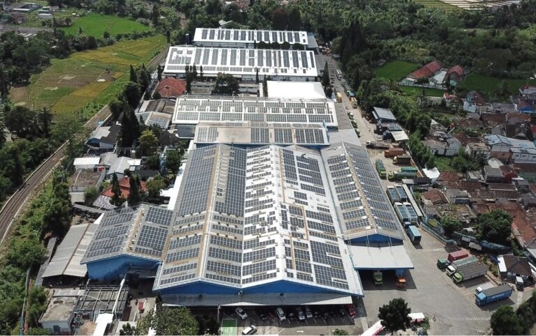 Wujudkan Target Zero Emission 2060, Pabrik Danone Aqua di Klaten Gunakan Atap PLTS