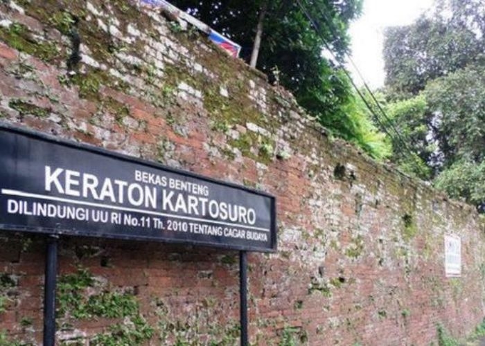 Perjalanan Sejarah Keraton Kartasura: Dari Konflik Amangkurat II hingga Runtuhnya Geger Pecinan