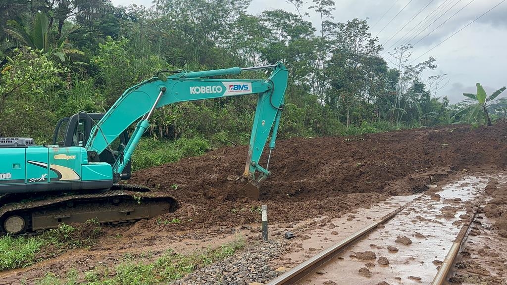 Imbas Jalur KA Terdampak Longsor di Lintas Karanggandul-Karangsari Karena Curah Hujan Tinggi, Perjalanan KA Dialihkan Memutar
