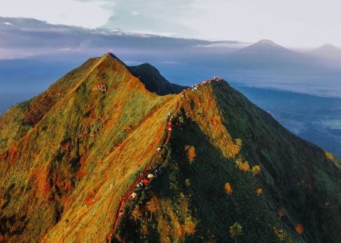Misteri dan Keindahan Gunung Andong di Magelang: Adrenalin dan Kisah Mistis Bersatu
