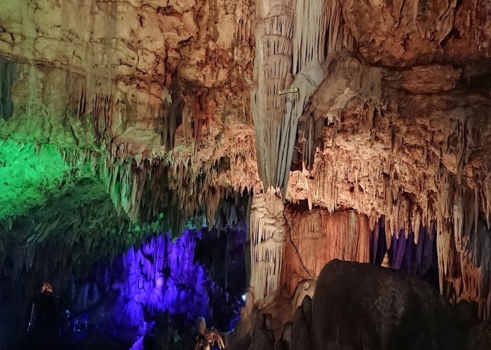 Menguak Misteri Goa Gong Pacitan: Keajaiban Alam, Sejarah Kaya, dan Cerita Mitos yang Menarik