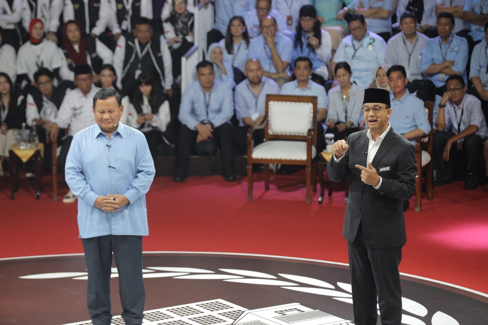 Debat Capres, Anies Baswedan Hadirkan Ayah Korban Pelanggaran HAM, Janjikan Penegakan Hukum