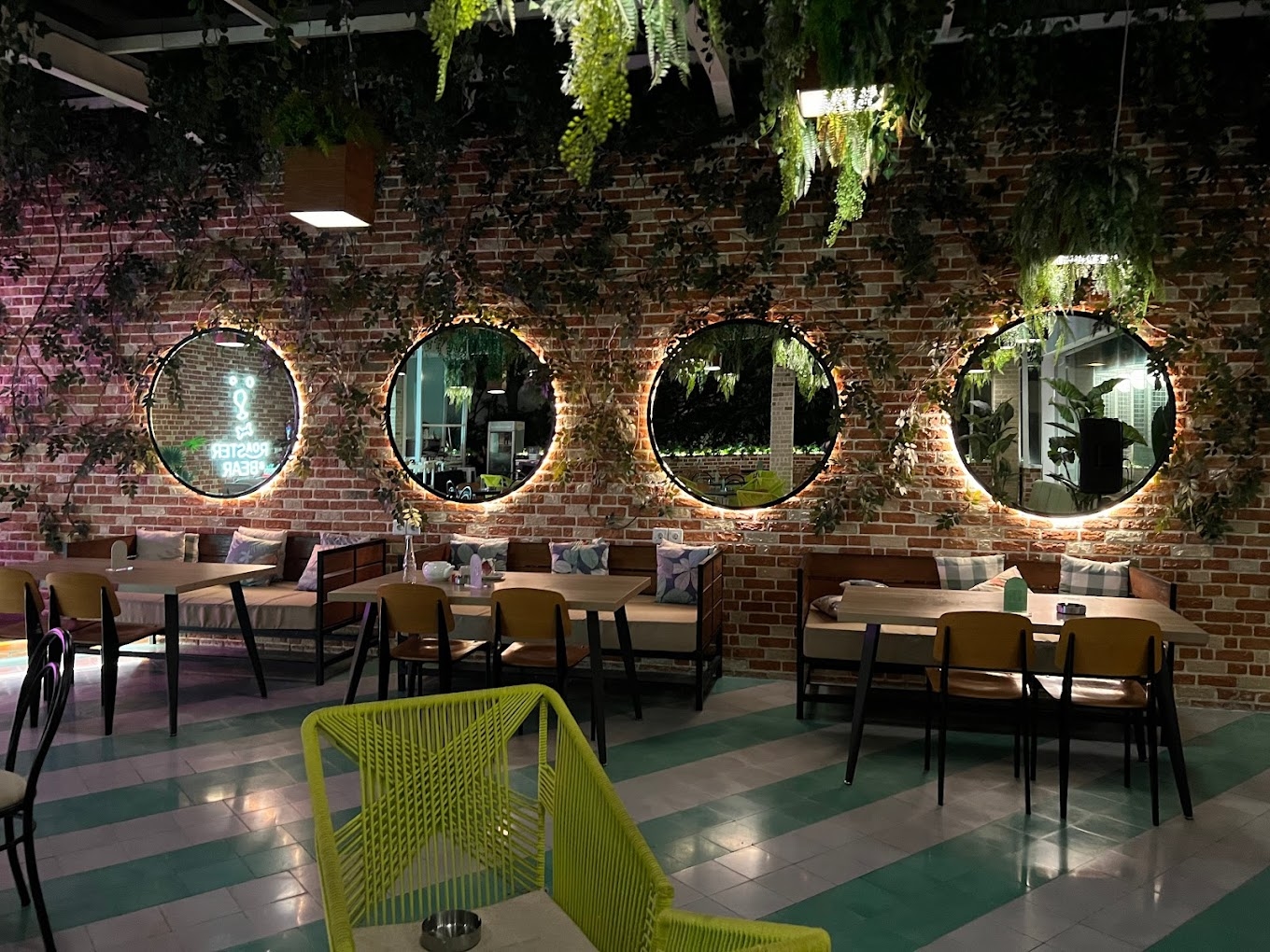 Menjelajahi Keunikan Cafe Instagramable di Jogja untuk Pecinta Fotografi (Bagian 3)