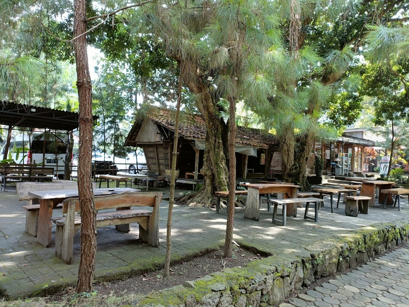 Nikmati Kuliner dan Suasana Asyik di Tempat Makan Terdekat di Dago, Bandung