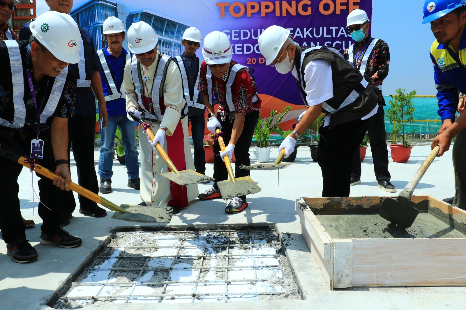Selesaikan Tahapan Topping Off, SCU Semarang Segera Tuntaskan Pembangunan Gedung Fakultas Kedokteran