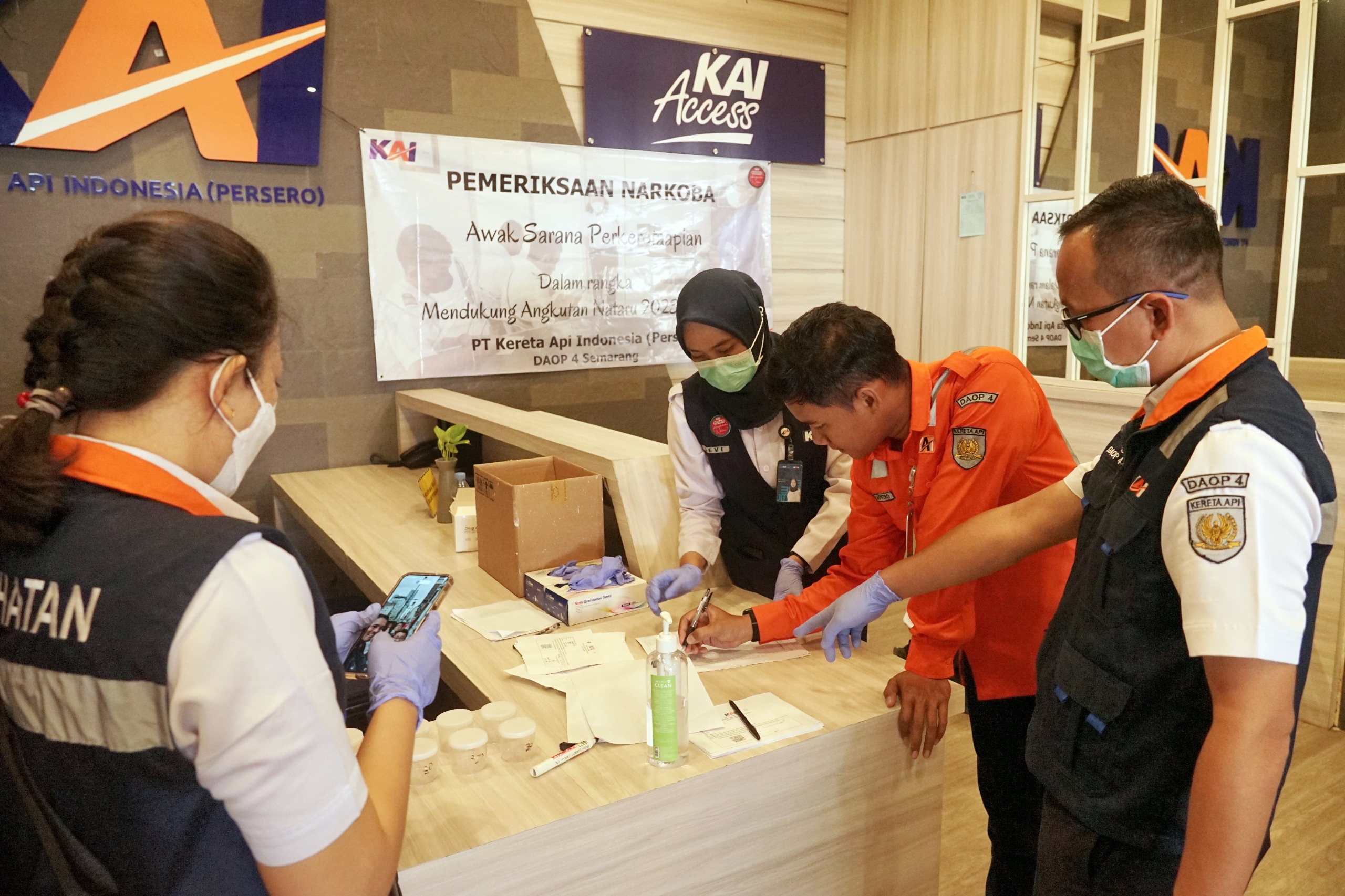 Wujudkan Transportasi KA yang Aman dan Liburan Nyaman, Daop 4 Gelar Pemeriksaan Narkoba bagi Para Awak Sarana Perkeretaapian