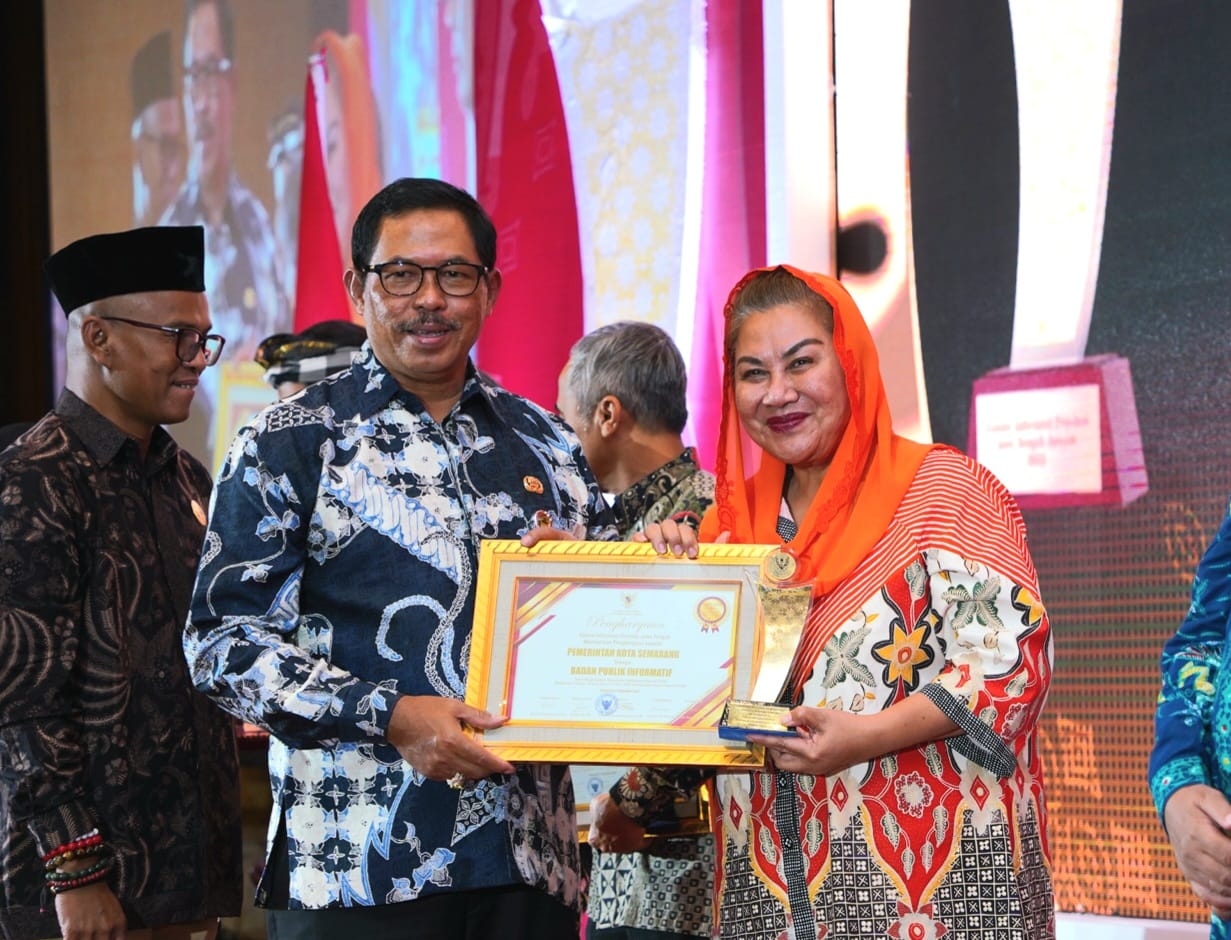 Pemkot Dapat Dua Penghargaan dari KIP, Mbak Ita Tegaskan Komitmen Keterbukaan dalam Layanan Publik