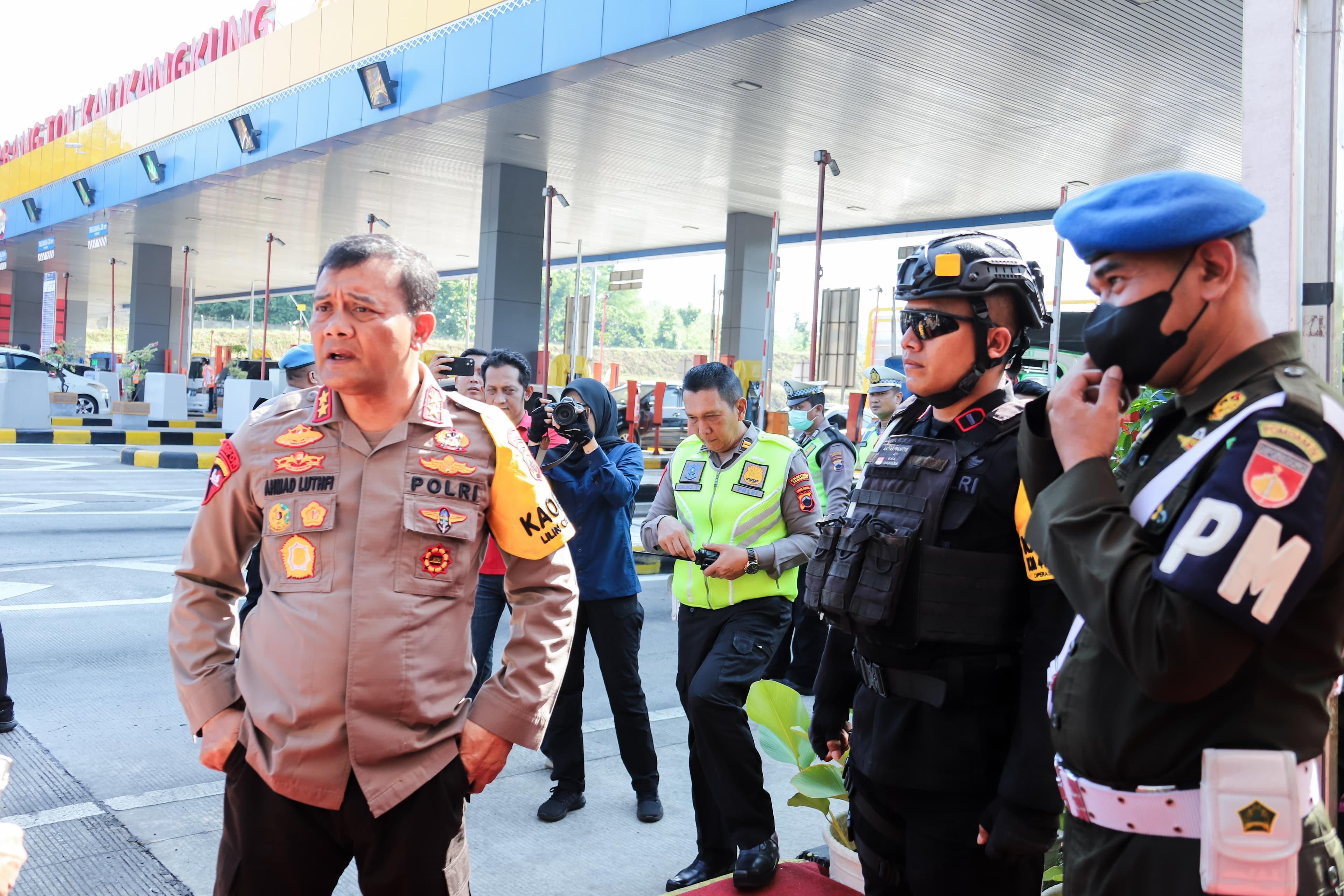 Amankan Mudik Nataru, Kapolda Jateng Cek Kesiapan Pos Terpadu Tol Kalikangkung