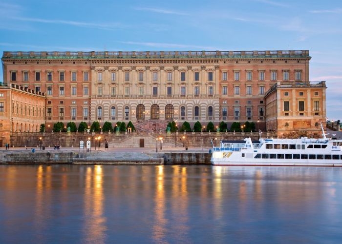 Misteri Vita Frun: Jejak White Lady di Istana Kerajaan Stockholm