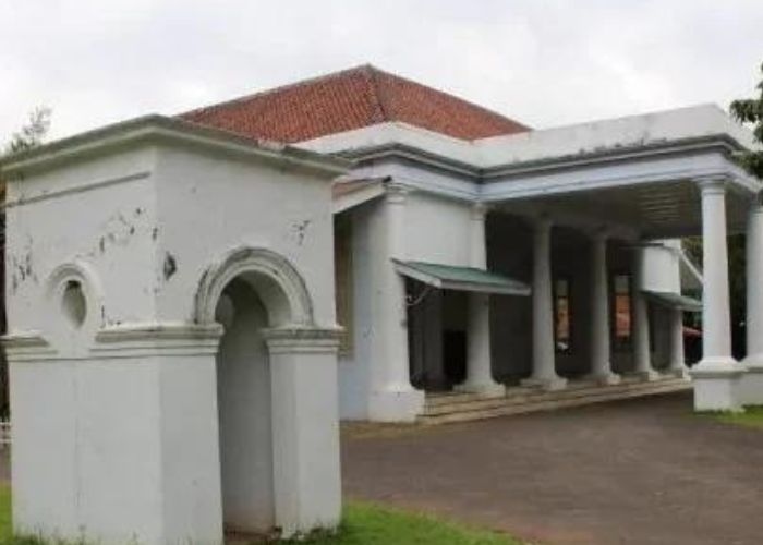 Misteri Gedung Bakrowil Pekalongan: Saksi Bisu Sejarah di Masa lalu dan Kisah Mistis yang Bertahan Hingga Sekarang