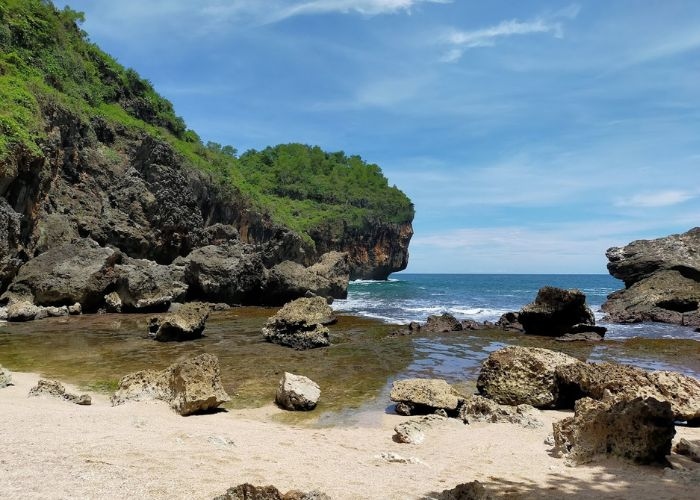 Wisata Pantai Wohkudu Gunung Kidul: Pesona Alam Tersembunyi yang Memukau di Jogja