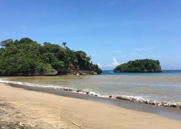 Wisata Pantai Bajul Mati Malang: Keindahan Alam yang Penuh dengan Mitos dan Misteri