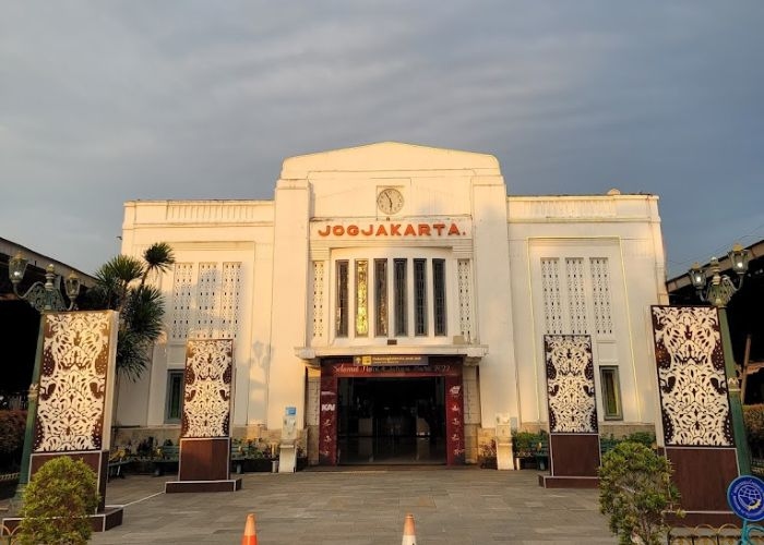 Menelusuri Jejak Sejarah dan Cerita Masa Lalu Melalui Stasiun-Stasiun Tua di DI Yogyakarta