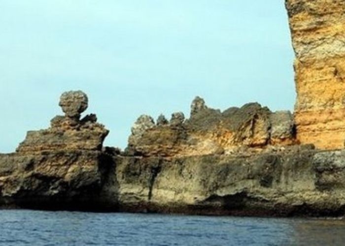 Misteri dan Kisah Kelam Pulau Nusa Barong: Objek Wisata Berbalut Mitos di Jawa Timur