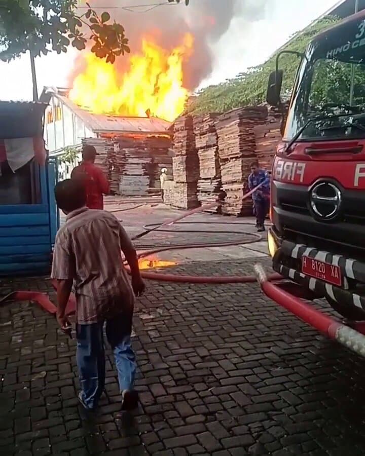 Klarifikasi @infokejadian_genuk: Ketegangan dengan Institusi Damkar Kota Semarang dan Pembelaan Kritik