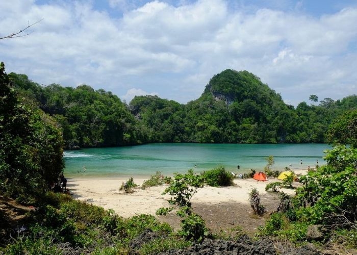 Pulau Sempu: Keindahan Alam yang Dihiasi Misteri dan Kelestarian Alam yang Tetap Terjaga