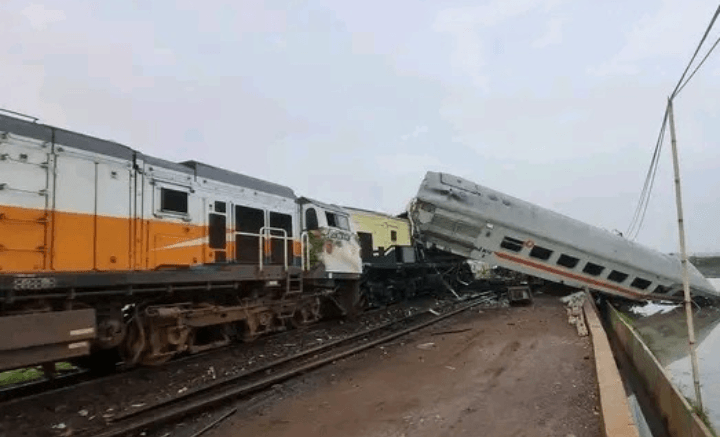 UPDATE JUMLAH KORBAN Kecelakaan Kereta Api Adu Banteng, KA Turangga dan KA Commuter Line Baraya, Ada 3 Korban Tewas