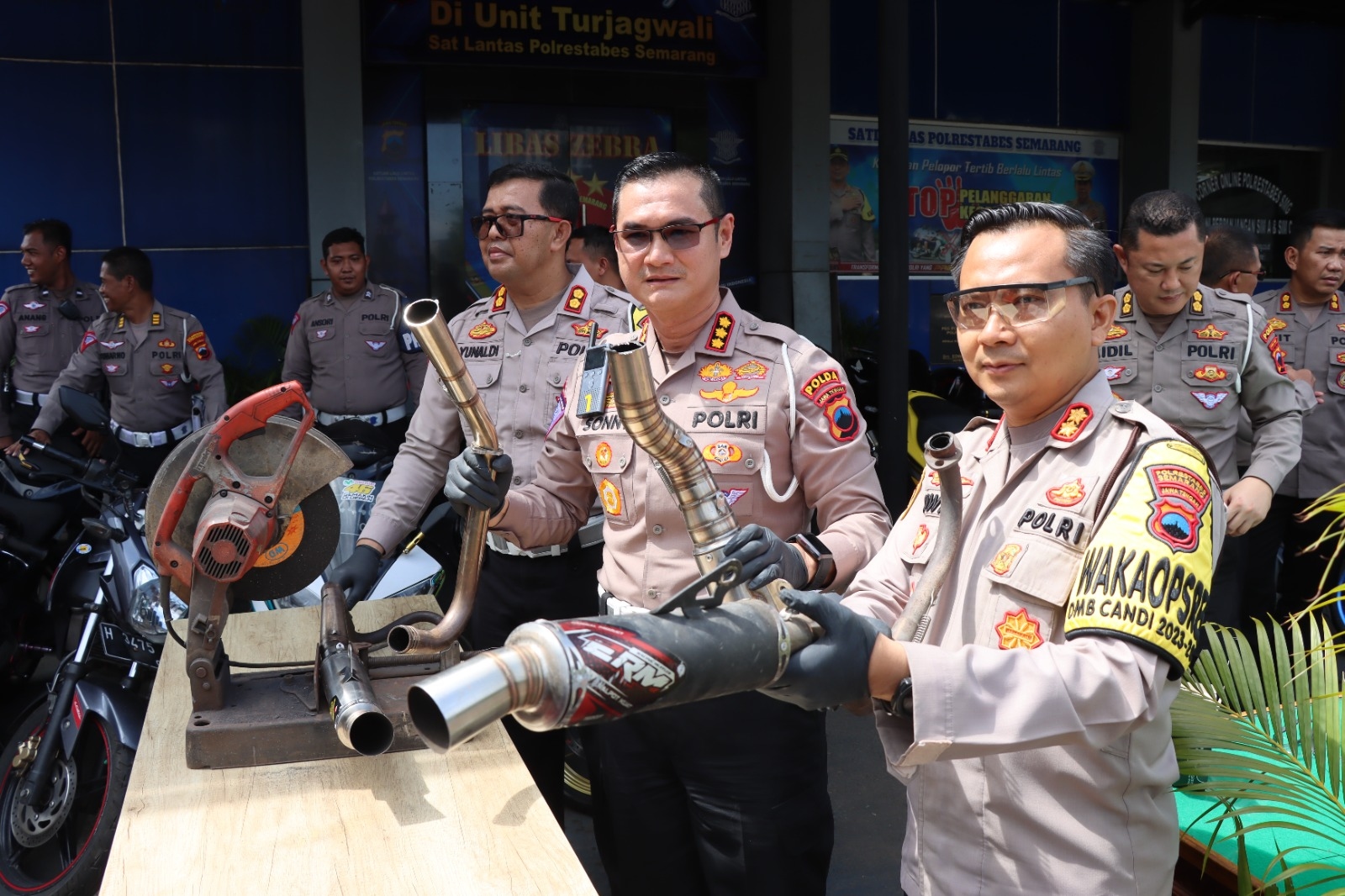 Polrestabes Semarang Hancurkan 331 Unit Knalpot Brong Hasil Patroli Selama Tiga Hari Dengan Metode Handheld