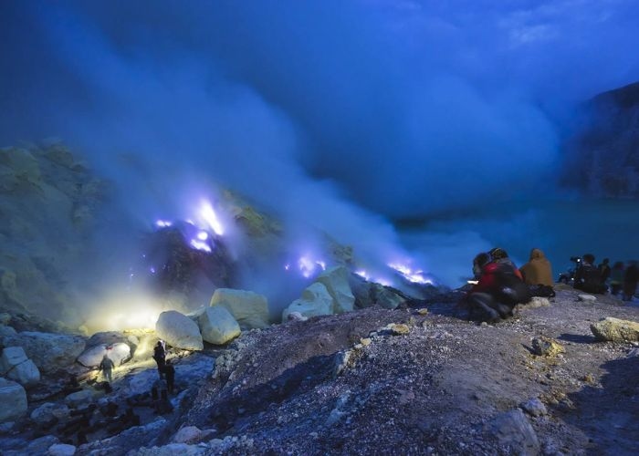 Misteri Blue Fire Gunung Ijen: Pesona Keajaiban Alam yang Sangat Menggoda