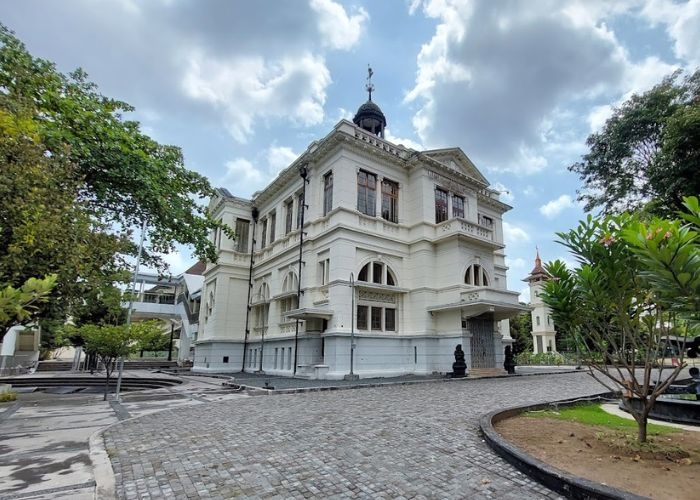 Gedung Lawas Bank Indonesia Solo: Jejak Sejarah yang Terwujud dalam Arsitektur Modern